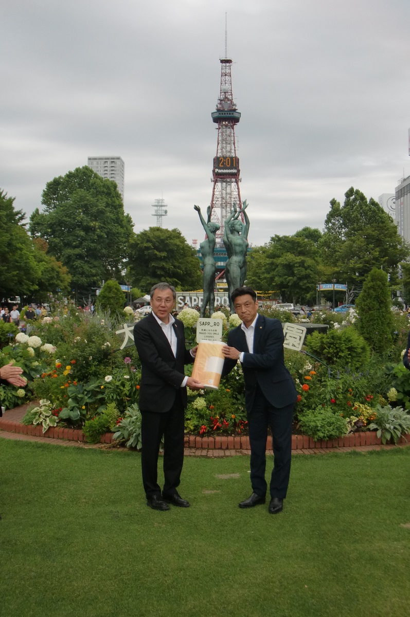 ネピア贈呈式の写真