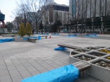 2丁目ベンチのペンキ