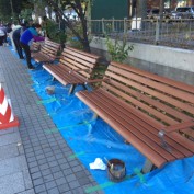 ベンチペンキ塗り