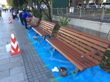 ベンチペンキ塗り