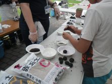 たねダンゴ作りの様子