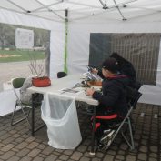 作っている様子